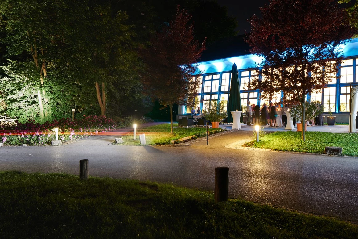 Hochzeitslocation: ORANGERIE mit abendlicher Beleuchtung  - Orangerie Europahaus Wien