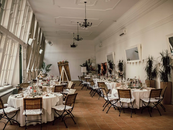 Hochzeitslocation: ORANGERIE festlich gedeckt. (c) Siohie Häusler  - Orangerie Europahaus Wien