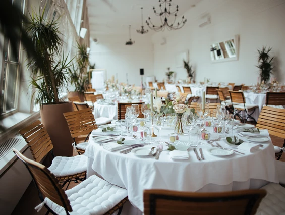 Hochzeitslocation: (c) Hochzeitsfotografinnen Freynoi - Orangerie Europahaus Wien