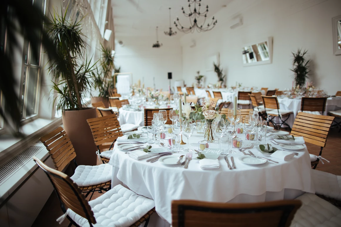 Hochzeitslocation: (c) Hochzeitsfotografinnen Freynoi - Orangerie Europahaus Wien