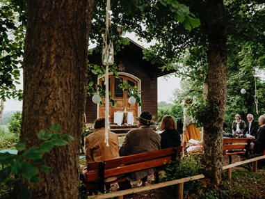 Hochzeitslocation: Meinradskapelle - Waldhochzeit im Fürstl. Park Inzigkofen