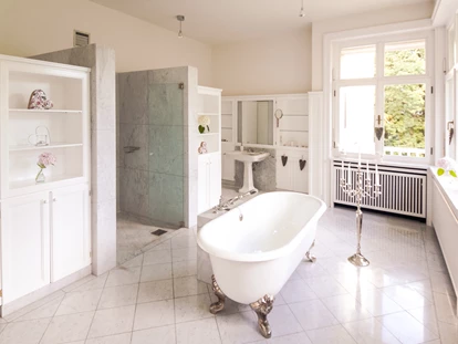 Matrimonio - Gleisdorf - Das Badezimmer in der Suite - Schloss Vasoldsberg