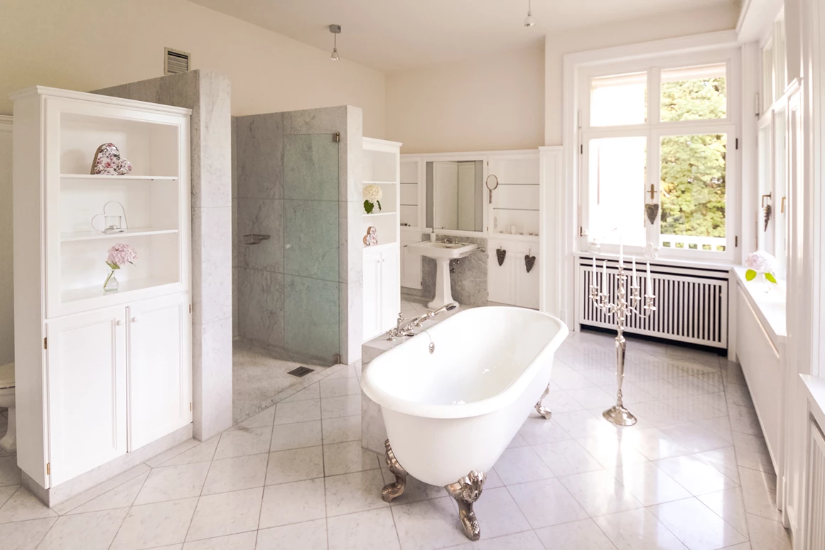 Hochzeit: Das Badezimmer in der Suite - Schloss Vasoldsberg