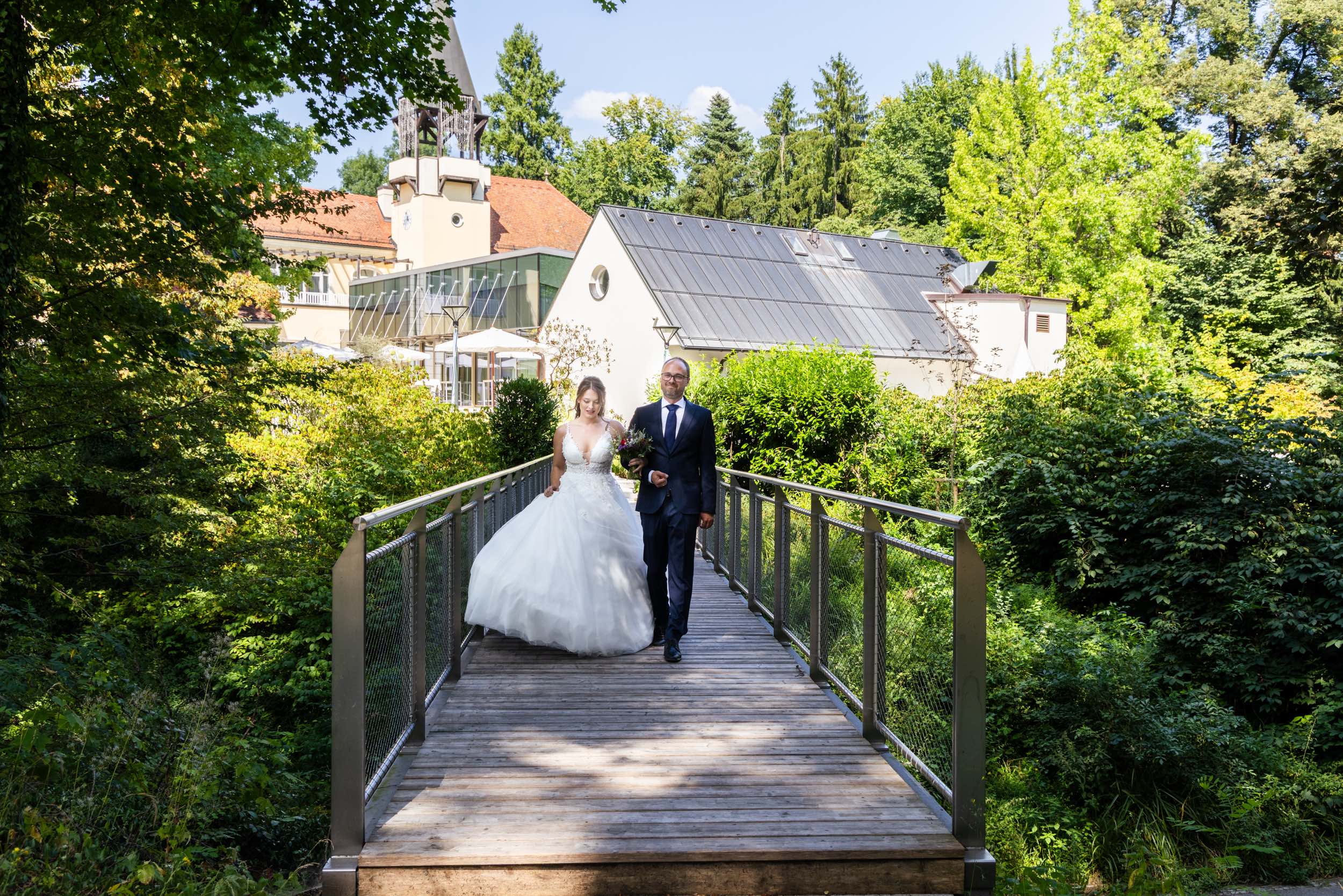 Hochzeit: Brücke zum Waldpavillon - Schloss Vasoldsberg 