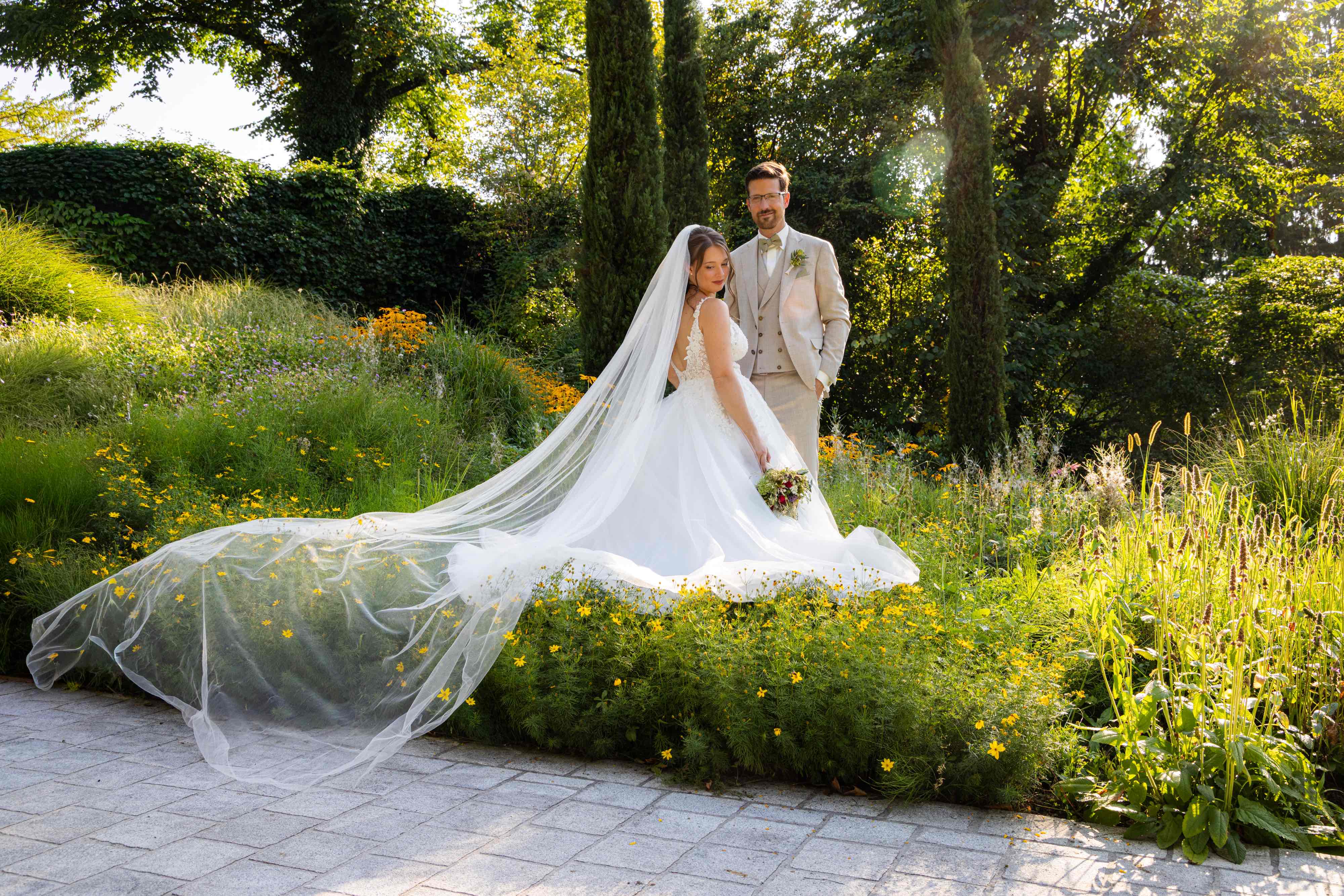 Hochzeit: Aufgang zum Schloss - Schloss Vasoldsberg 