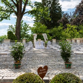 Hochzeit: Standesamtliche Trauung im Rosengarten  - Schloß Vasoldsberg 