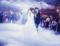 Hochzeit: Großzügiger Festsaal mit Bühne, Hochzeitsthron und allem was das Herz begehrt - MRJADE EVENTLOCATION