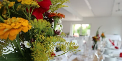 Hochzeit - PLZ 71543 (Deutschland) - Durch das clean kommen Farben Blumen und Ideen unglaublich toll zur Geltung. Geben Sie Ihrer Traumhochzeit Ihre ganz eigene unverwechselbare Note bei uns im Wiesengrund zum Heiraten - Wiesengrund zum Feiern