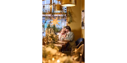 Hochzeit - Frühlingshochzeit - Ettal - Heiraten in den Bergen, Hochzeit im 4Eck Restaurant & Bar Garmisch-Partenkirchen - der perfekte Ort für kleine feine Hochzeiten - 4ECK Restaurant & Bar