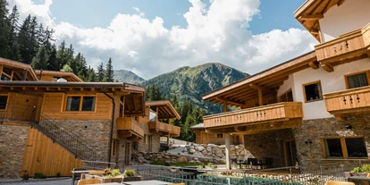 Hochzeit - nächstes Hotel - Tirol - PURE Resort Pitztal - Das Chaletdorf - Innenhof - das Chaletdorf - Pitztal