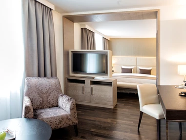 Hochzeitslocation: Junior Suite - Schlafbereich - Wyndham Grand Salzburg Conference Centre