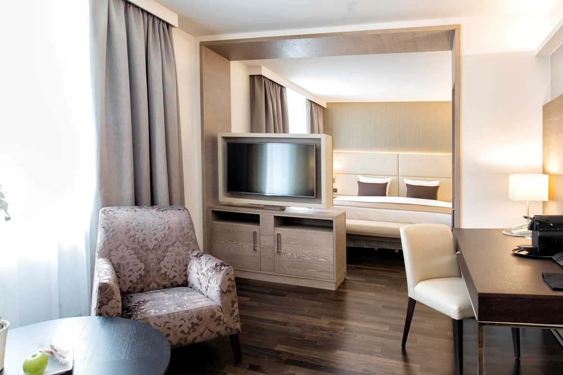 Hochzeitslocation: Junior Suite - Schlafbereich - Wyndham Grand Salzburg Conference Centre