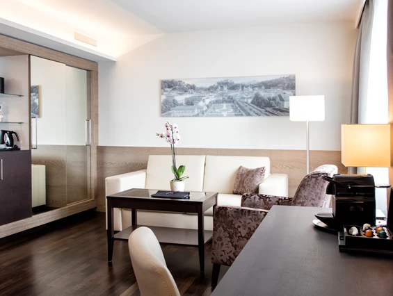 Hochzeitslocation: Junior Suite - Wohnbereich - Wyndham Grand Salzburg Conference Centre