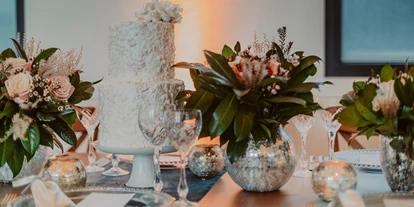 Hochzeit - Geeignet für: Private Feier (Taufe, Erstkommunion,...) - Leonberg (Böblingen) - Eine festlich gedeckte Hochzeitstafel im NOLI. Selbstverständlich richten wir uns bei der Dekoration nach euren Wünschen und Farbkonzepten. - NOLI Event & Wedding Location