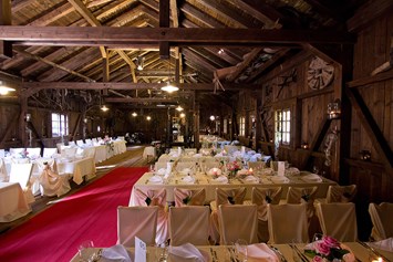 Hochzeit: Uriges Ambiente im Festsaal der Triendlsäge, Seefeld. - Waldgasthaus Triendlsäge