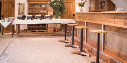 Matrimonio - Guttaring (Guttaring) - Die Bar und der Cateringbereich für eine bezaubernde Hochzeitsfeier auf Schloss Gundersdorf. - Schlossgut Gundersdorf