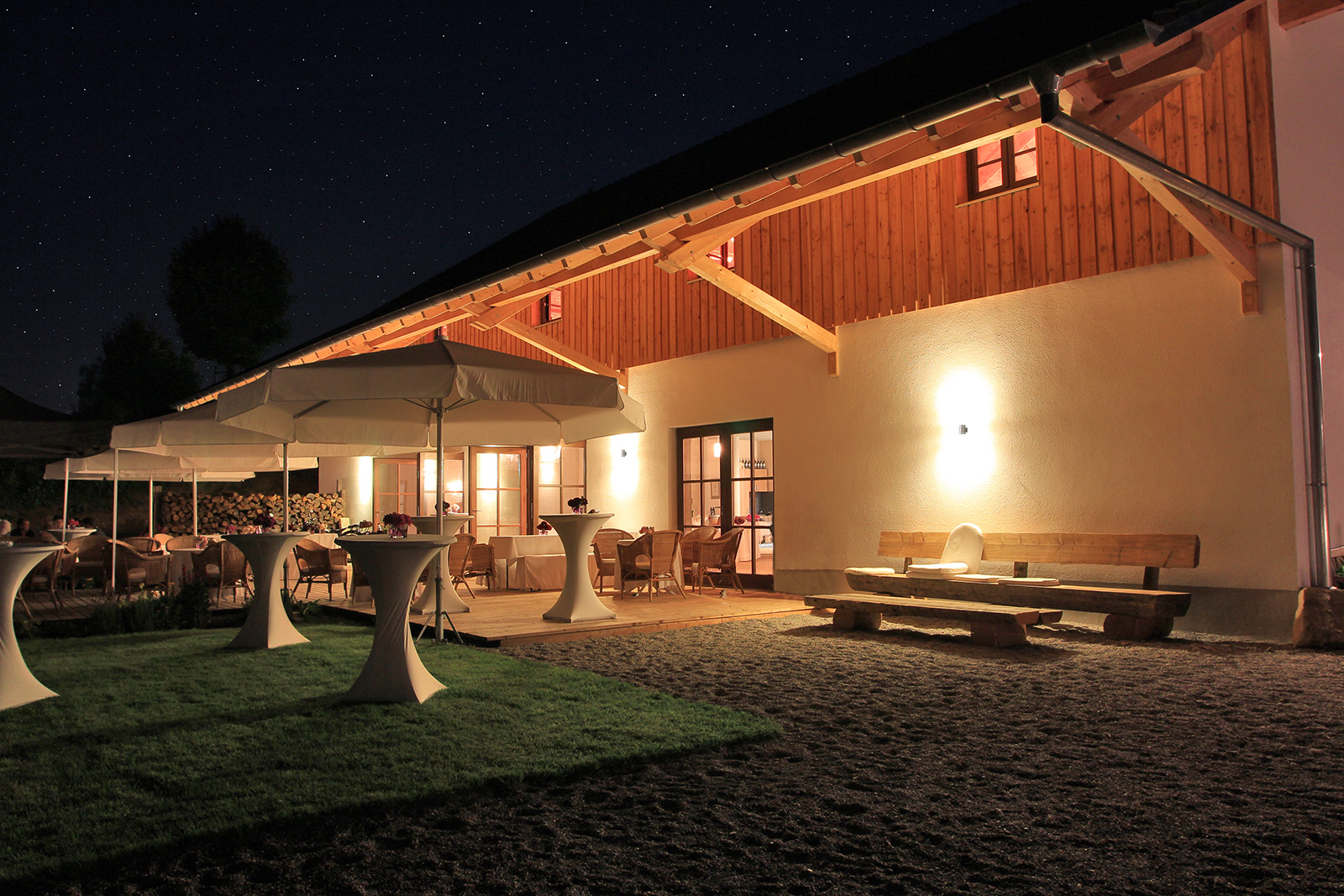 Hochzeit - PLZ 85051 (Deutschland) - Terrasse bei Nacht - Eventtenne - Hochzeits- & Veranstaltungslocation