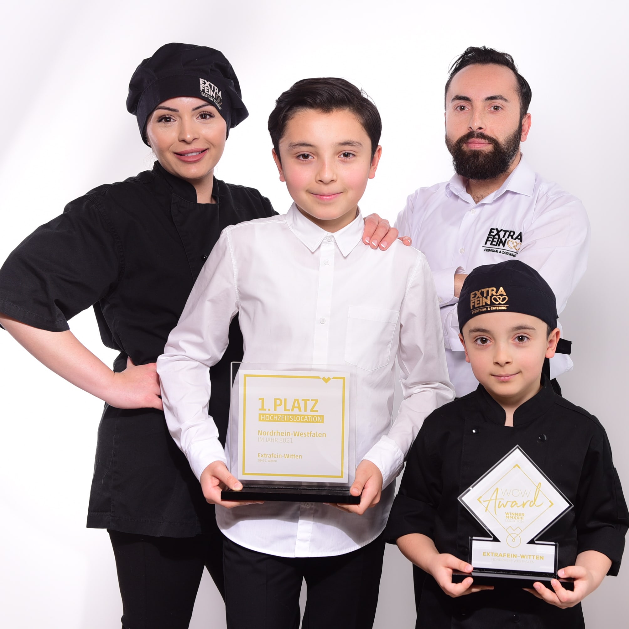 Hochzeit: Es ist Zeit DANKE zusagen. 

Wir möchten uns von ganzen Herzen bei unseren Mitarbeitern/ Freunde/Dienstleistern / Brautpaaren sowie auch unseren Gästen die uns geholfen und vertraut haben bedanken.Es waren gefühlsvolle und besondere Momente die wir gemeinsam geteilt haben im Jahr 2022 .  
Wir haben das Glück solch schöne Momente mit euch miterleben zu dürfen.   

Wir wünschen uns noch weiterhin Erlebnissevolle und gesunde Jahre zusammen.  

Wir freuen uns auf ein neues Jahr mit euch. 🙏❤️ 

Mit freundlichen Grüßen 

      Extrafein-Witten 

                  M.Bajrami
                  Dreerholz 43
                  58455 Witten
     
Mobil: 0172 67 87 471

Webcard:
http://webcard.extrafein-witten.de

Webseite:
https://extrafein-witten.de  - Extrafein-Witten 