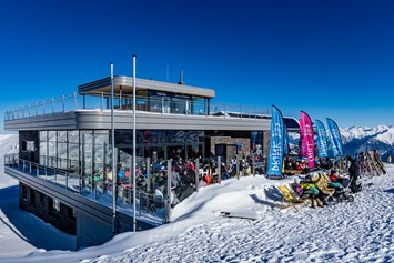 Hochzeit: Gipfeltreffen | Bergrestaurant | 2.300 Höhenmeter | 360° Grad Bergblick | Winter - MY ALPENWELT Resort****SUPERIOR