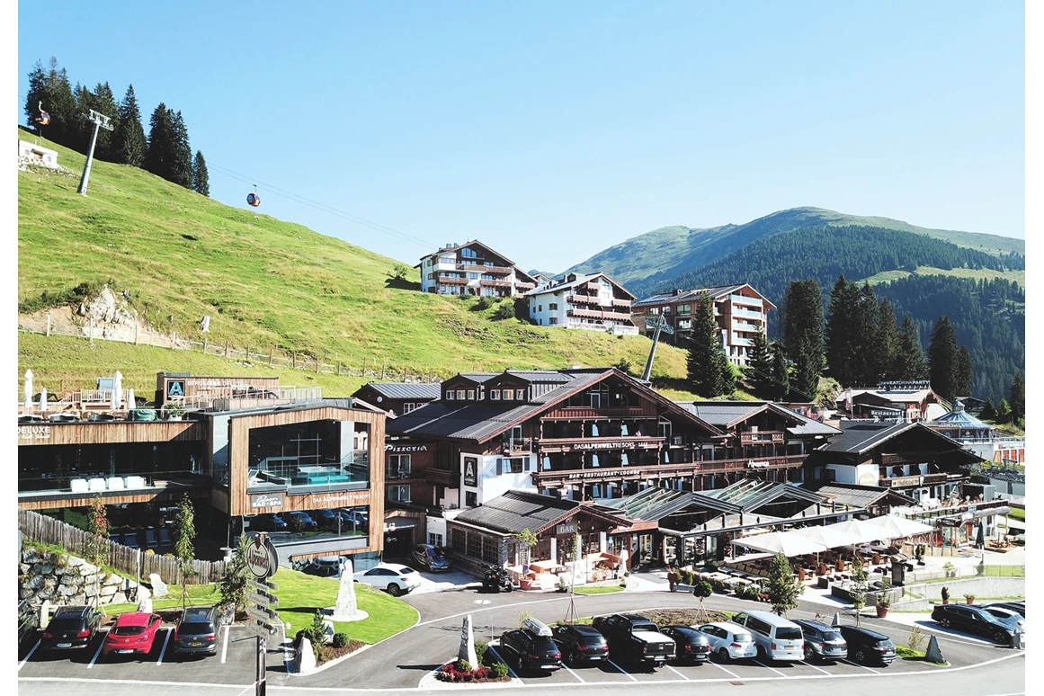 Hochzeitslocation: Hotel-Außenansicht | Sommer - MY ALPENWELT Resort****SUPERIOR