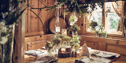 Wedding - nächstes Hotel - Angath - Tischdeko | Trachten-Hochzeit | Sommer 2020 - MY ALPENWELT Resort****SUPERIOR