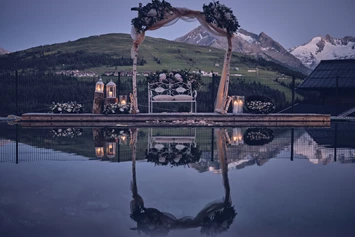 Hochzeit: Hochzeitslocation | Verlobungslocation | Bärensee mit Bergpanorama | Sommer 2020 - MY ALPENWELT Resort****SUPERIOR