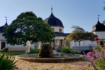 Hochzeit: Gartenpavillon neben dem Feigenhaus für ein perfektes Hochzeitsshooting - Feigenhaus Stift Kremsmünster