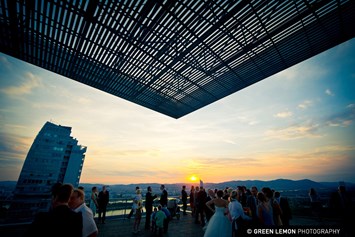 Hochzeit: Der Terrassenbereich der Wolke21 mit Blick auf Wien. - wolke21 im Saturn Tower