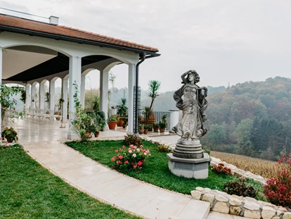 Mariage - Bezirk Leibnitz - Here comes the Bridge - welche Braut würde nicht gerne auf diesen Fliesen zum Altar schreiten. - Hirschmugl - Domaene am Seggauberg