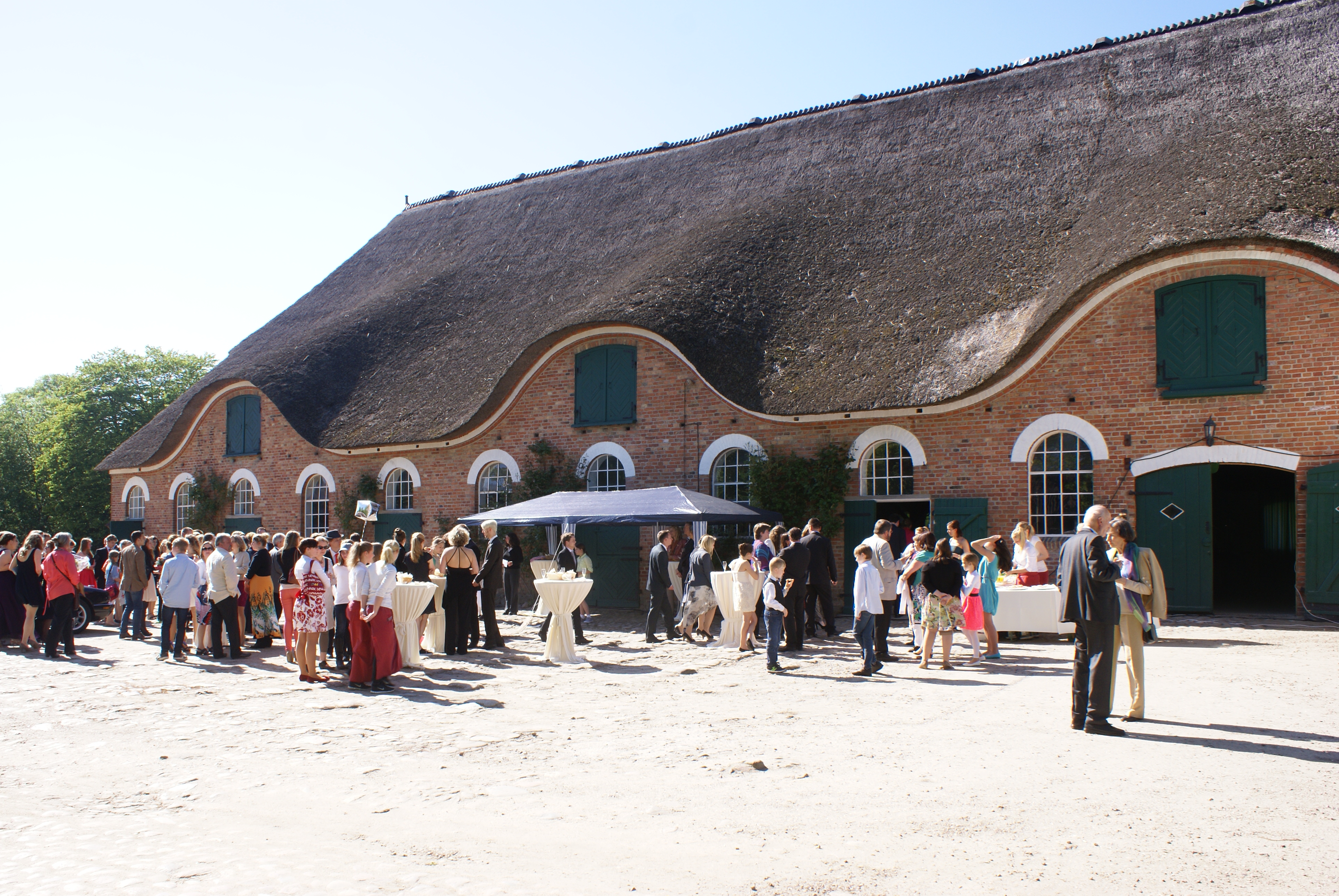 Festscheune Gut Helmstorf Informations sur les salles de bal Parvis de la grange du festival