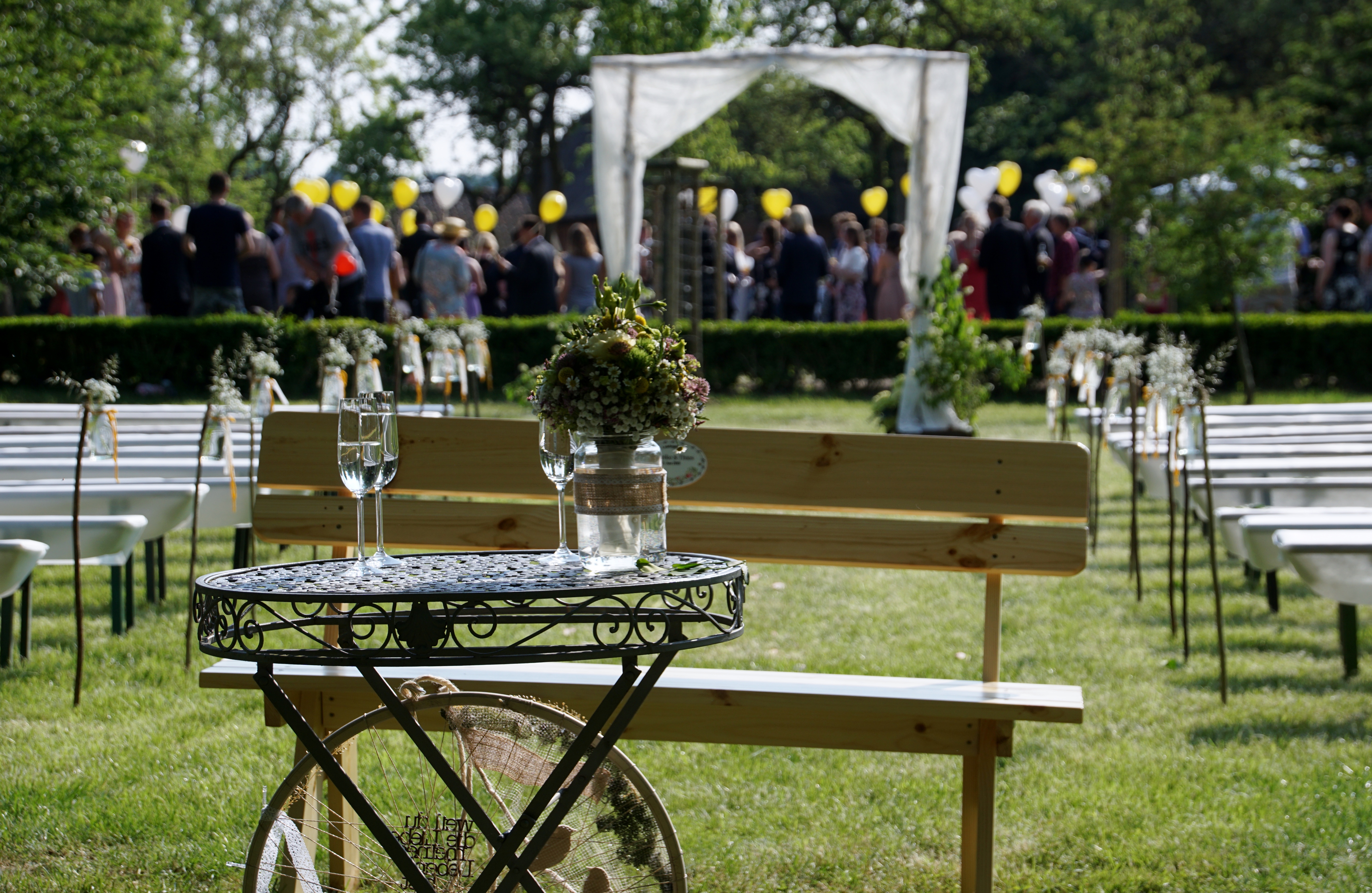 Hochzeitslocation: Gartenhochzeit in Schleswig-Holstein. - Festscheune Gut Helmstorf