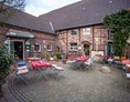 Hochzeit: Biergarten und Außenmöglichkeiten garantieren bei jedem Wetter eine gelungene Veranstaltung - Landgasthaus Klaukenhof mit Freizeitpark