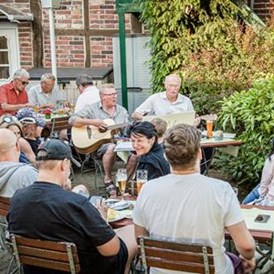 Hochzeit: Biergarten mit Musikern, offenes Wetter, lange Tage - alles auf dem Klaukenhof möglich. - Landgasthaus Klaukenhof mit Freizeitpark