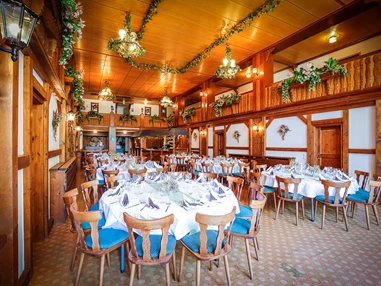 Hochzeitslocation: Festssaal mit eigener Terrasse, Spielzimmer für Kinder und direktem Zugang zur Pension - Brauerei Zwönitz