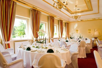 Hochzeit: Spiegelsaal - Hotel Birke