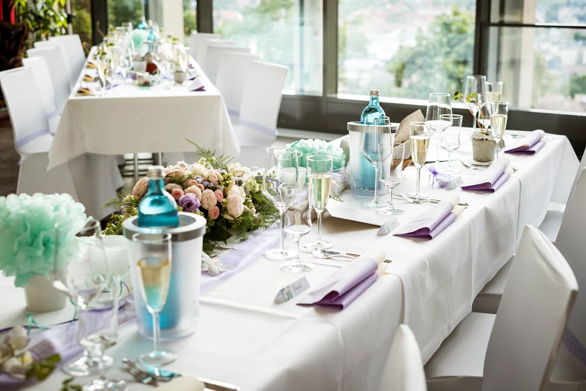 Hochzeit: Das Schloßcafe Prina lädt zu einer Hochzeitsfeier mit traumhaftem Ausblick - Heiraten auf Schloss Sonnenstein | Schloßcafé Pirna
