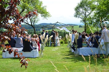 Hochzeit: Zeremonie im Obstgarten - Vedahof - Gramastetten