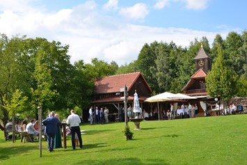 Hochzeit: Agape im rünen - Vedahof - Gramastetten