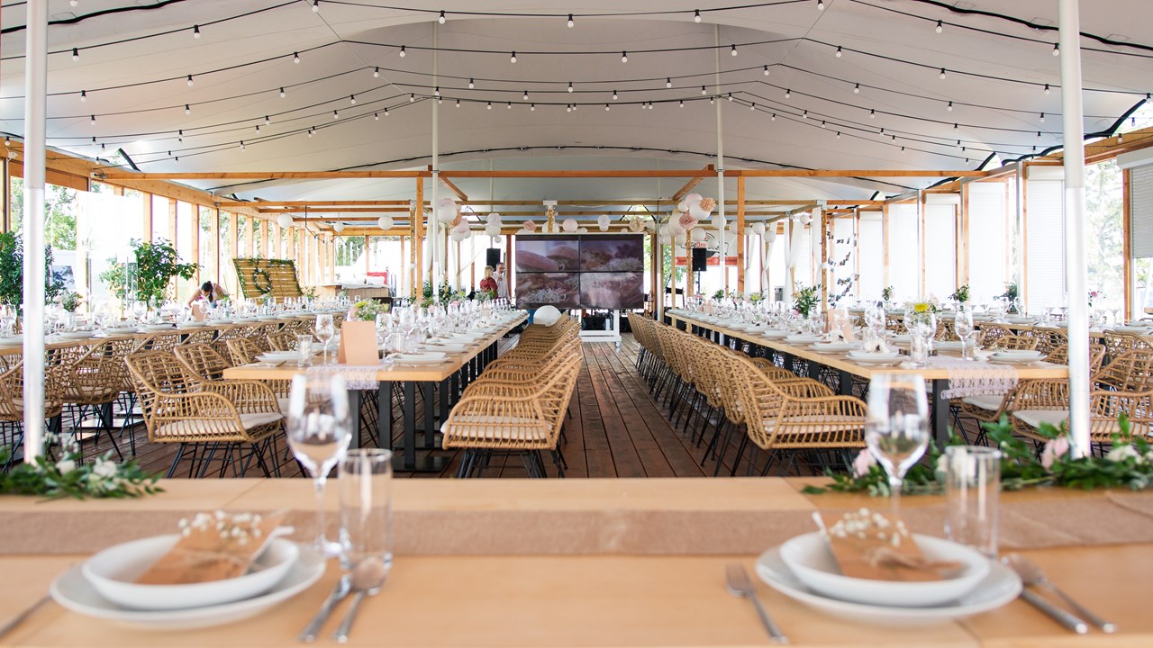 Franciska Major / Pro Village Informazioni sulle sale da ballo Tendone panoramico