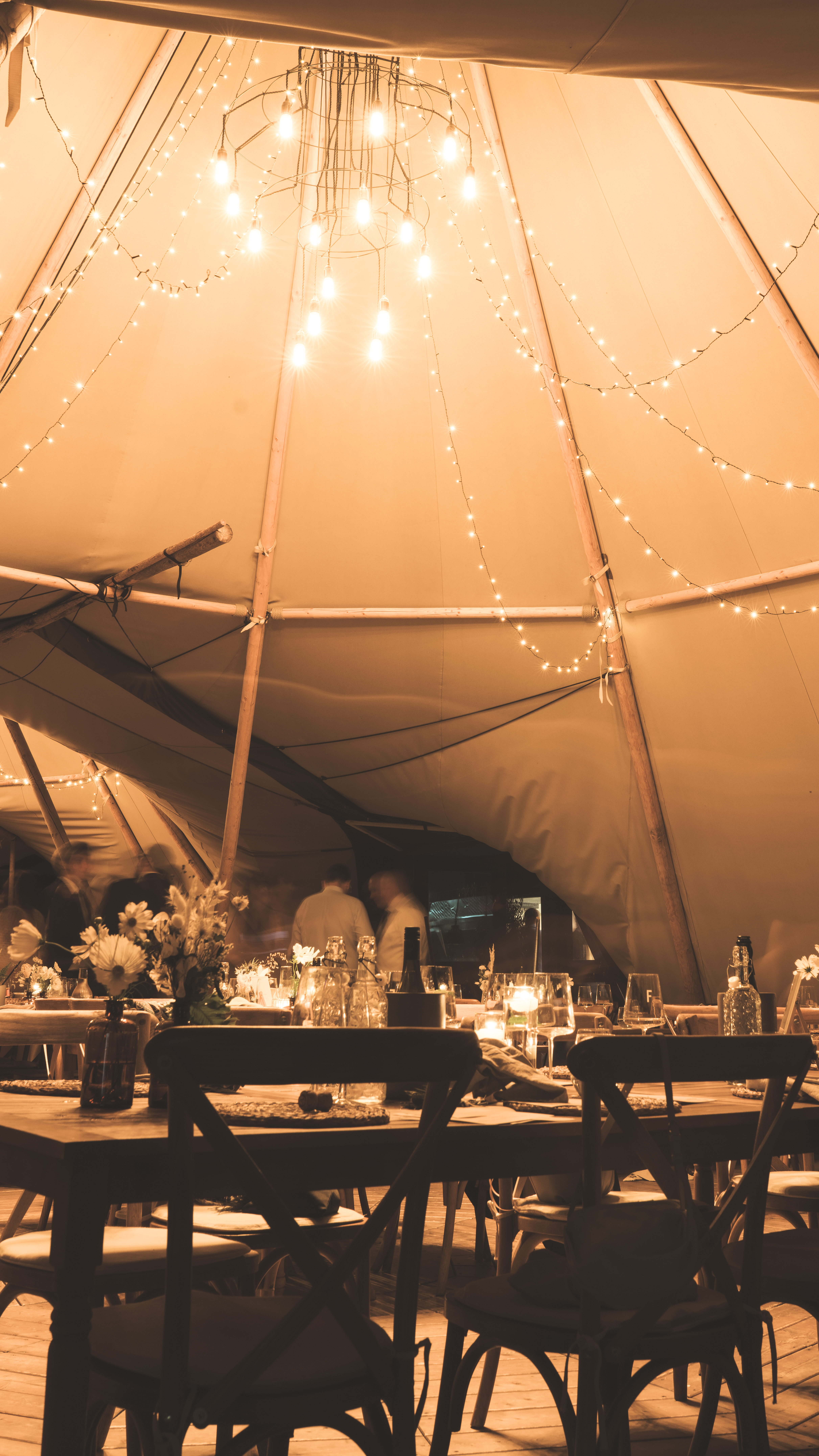 Hochzeit: Beleuchtung im Riesentipi bei Franz von Grün, Österreich, Niederösterreich, Carnuntum, Bruck an der Leitha, Arbesthal - Franz von Grün 