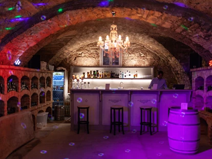 Wedding - Bad Sauerbrunn - Die Vinothek. - Himmelblau Rust - Hochzeit im Vintage Haus