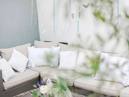 Wedding - Bad Sauerbrunn - Der Innenhof. - Himmelblau Rust - Hochzeit im Vintage Haus