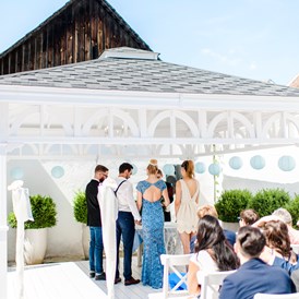 Hochzeit: Hochzeits-Pavillon im Freien. - Himmelblau Rust - Hochzeit im Vintage Haus