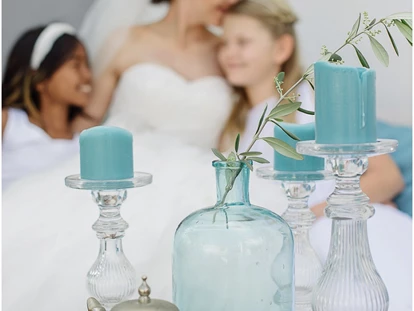 Wedding - Bad Sauerbrunn - Gemütliche Loungebereiche im Innenhof - Himmelblau Rust - Hochzeit im Vintage Haus