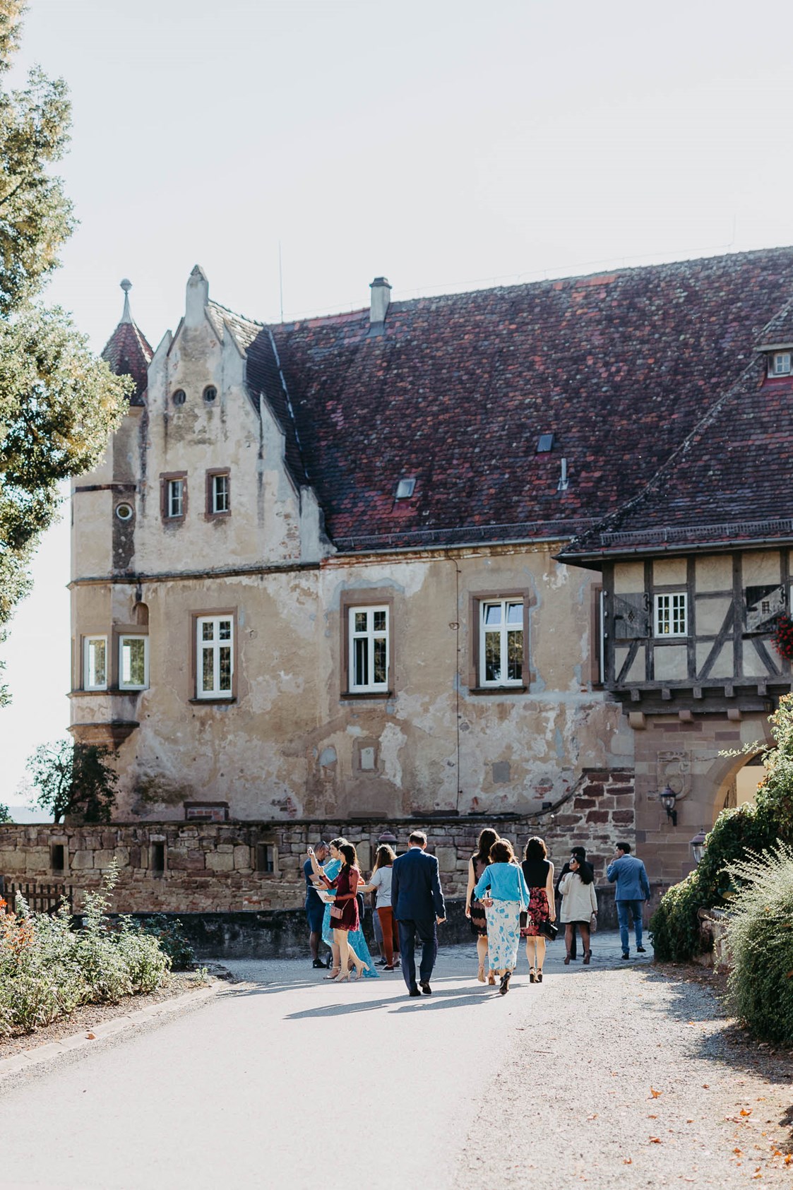 Hochzeit: Die prachtvolle Einfahrt der Burg Stettenfels. - Burg Stettenfels