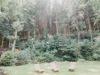 Hochzeit: Platz zum Entspannen und Chillen während der Hochzeitsfeier ist geboten. - Landgasthof Heidersbacher Mühle