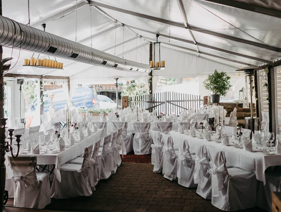 Hochzeit: Das Hochzeits-Festzelt im Garten der Heidersbacher Mühle. - Landgasthof Heidersbacher Mühle