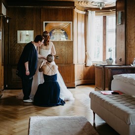 Hochzeit: In den zahlreichen Suiten des Hofgut Dippelshof finden Braut und Bräutigam ausreichend Platz sich für den großen Tag fertig zu machen. - Hofgut Dippelshof