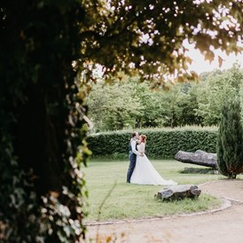 Hochzeit: Der Schlossgarten lädt darüber hinaus zu tollen Hochzeitsfotos. - Hofgut Dippelshof