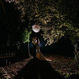 Hochzeit: Auch bei Nacht bietet das Hofgut Dippelshof beeindruckende Fotolocations. - Hofgut Dippelshof